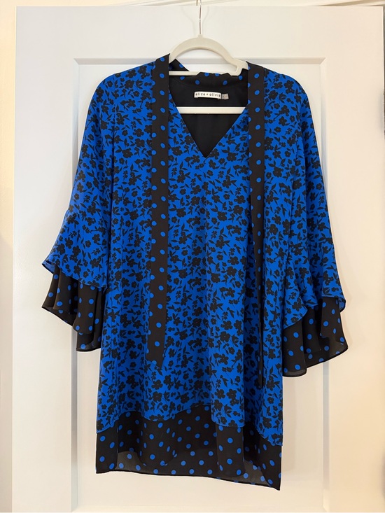 Alice + Olivia Dresses & Skirts - Alice + Olivia Wellesly Tie Neck Bell Dress